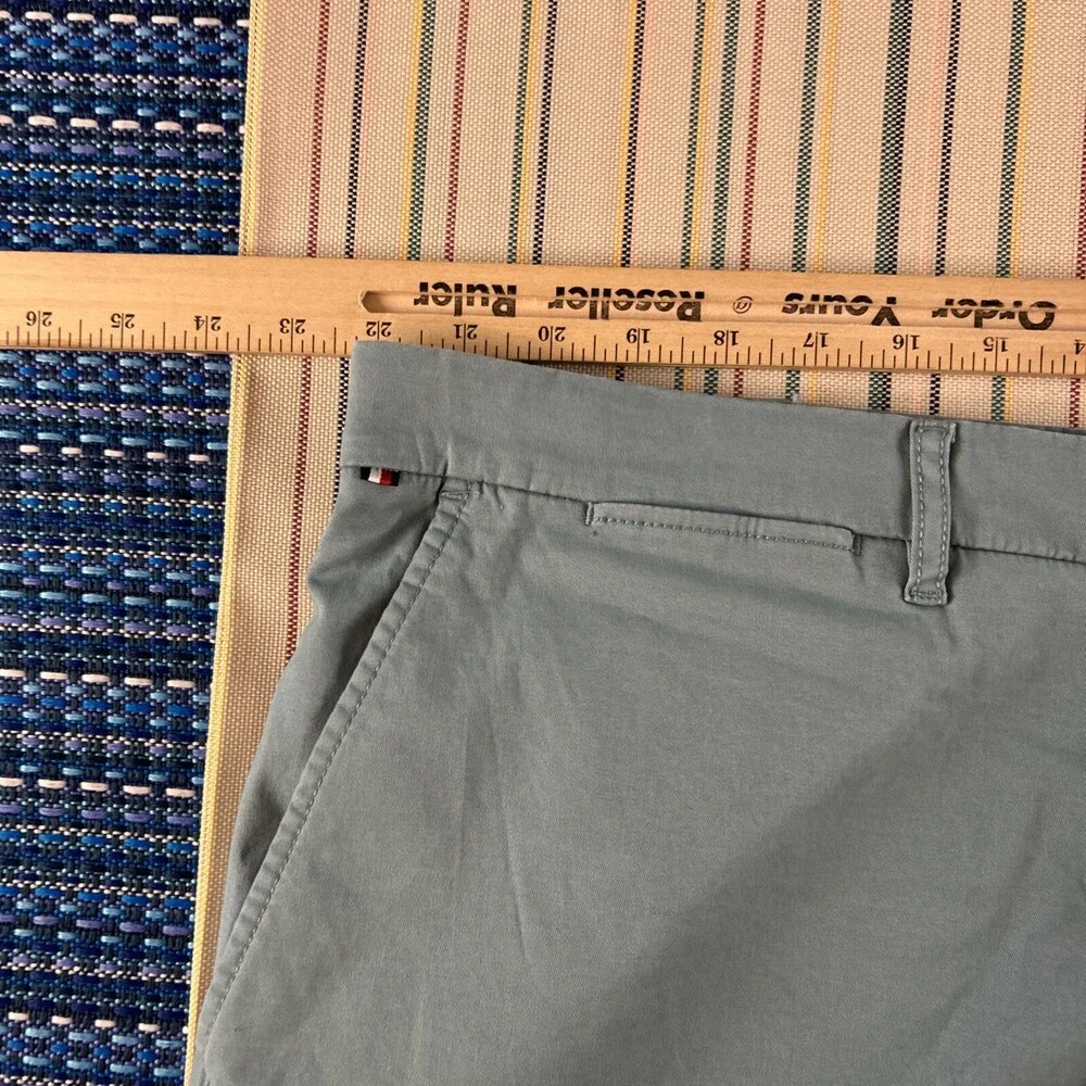 Tommy Hilfiger Shorts Mens ACTUAL 42x9 Aqua Green NEW Chino Flat Front #7765